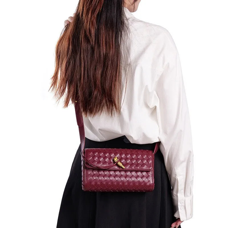 Borsa Nora