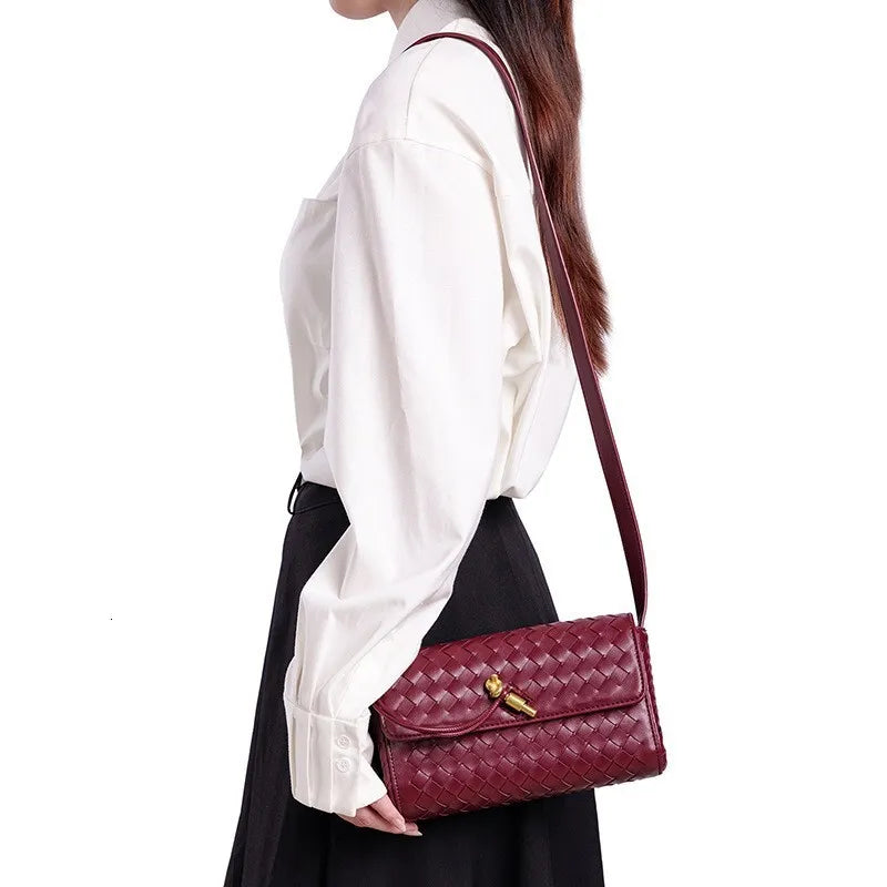 Borsa Nora