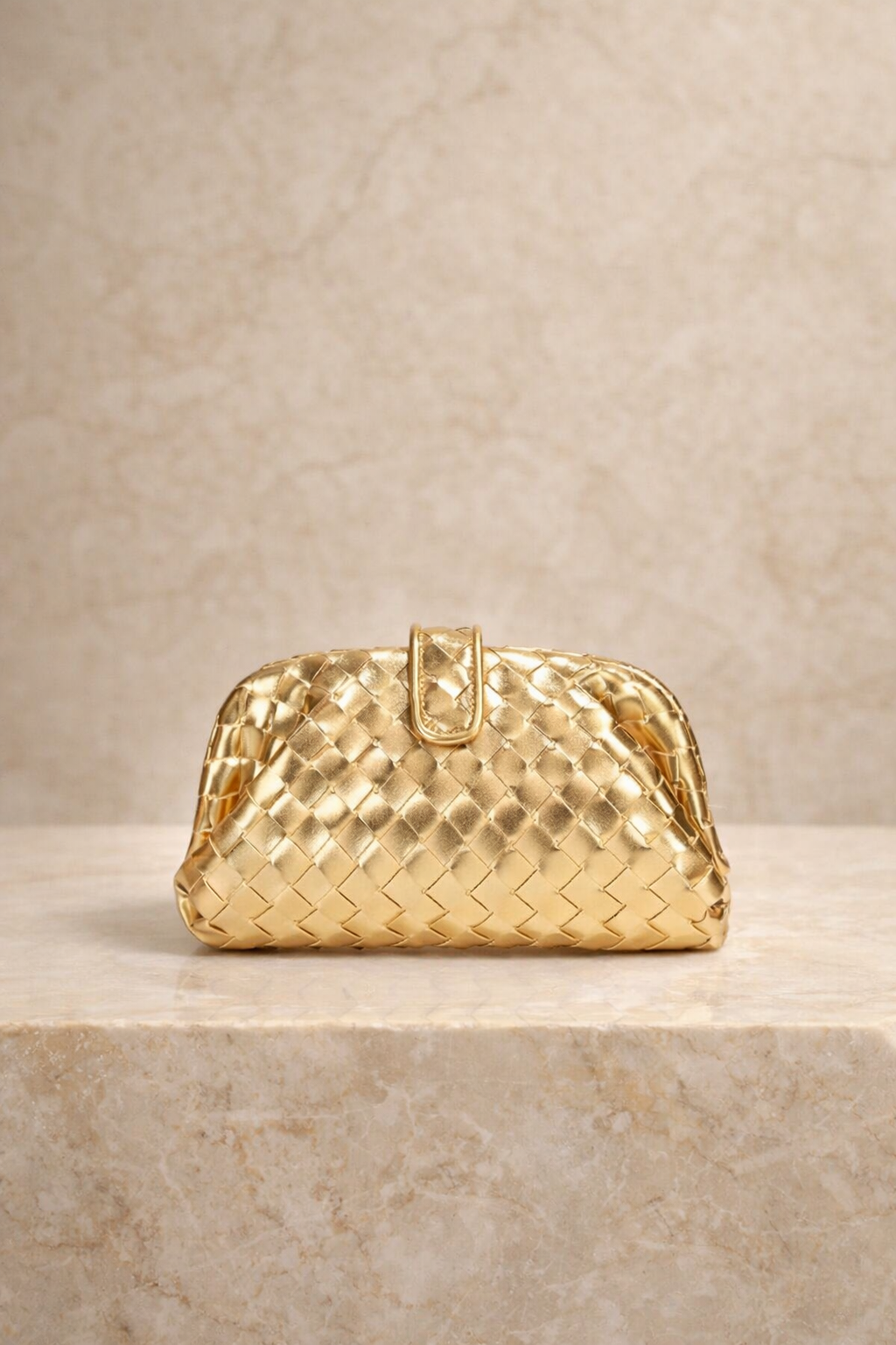 The pouch Leoniè