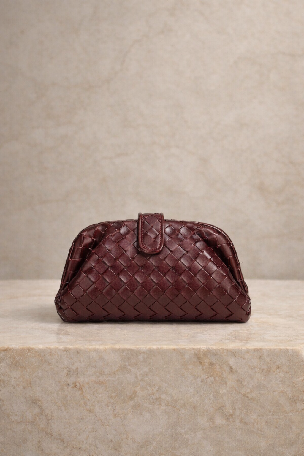 The pouch Leoniè