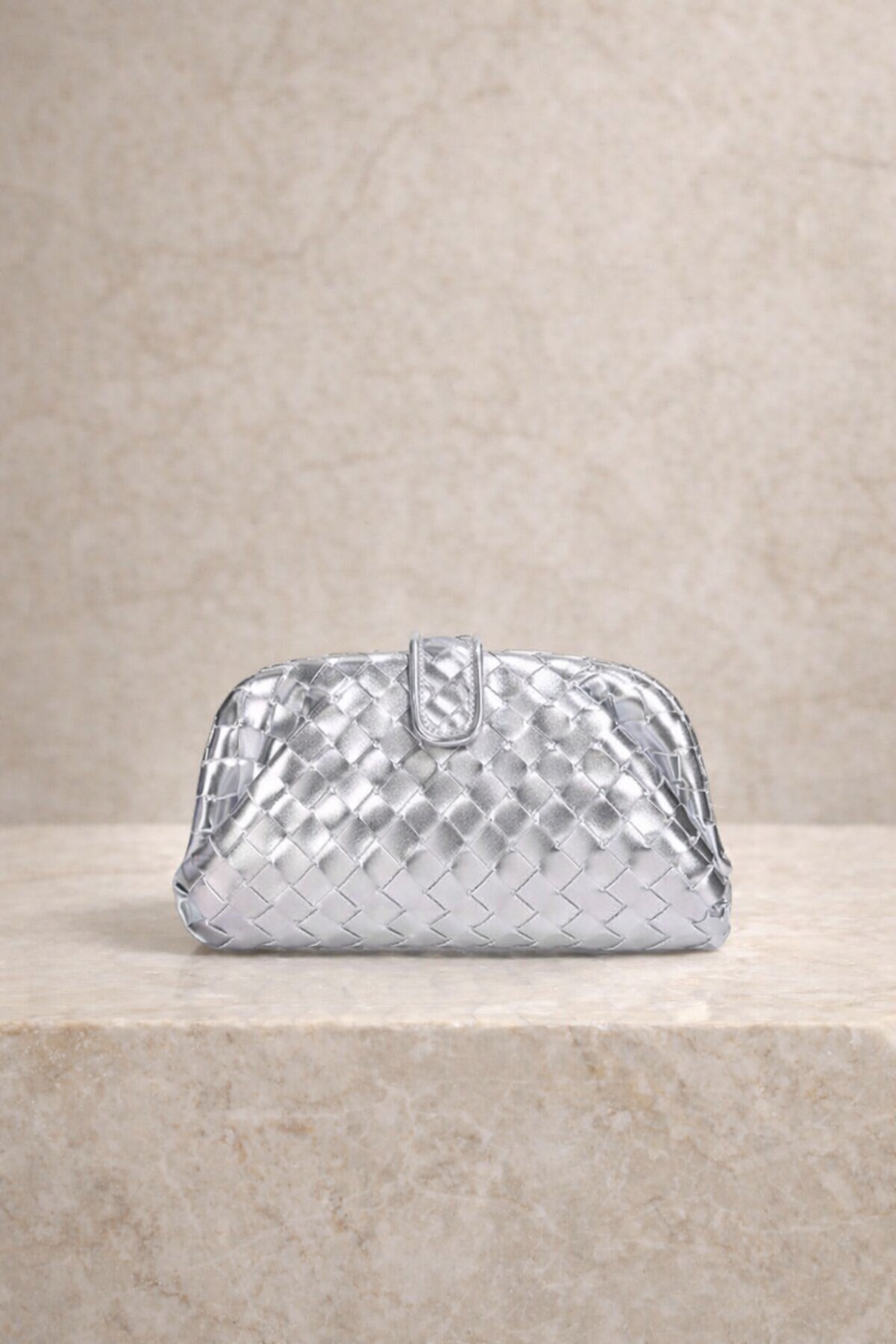 The pouch Leoniè
