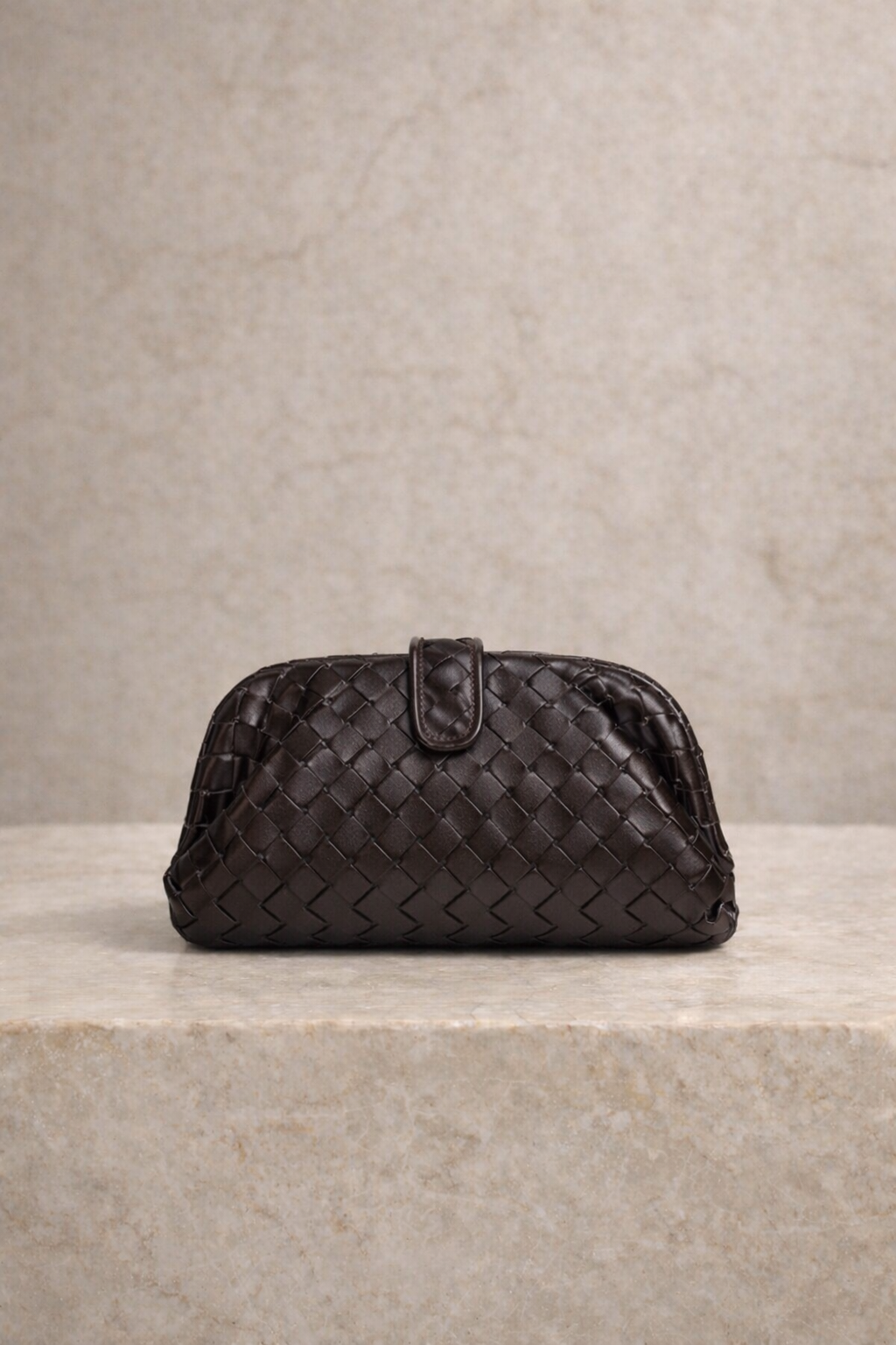 The pouch Leoniè